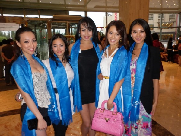 “Дэлхийн мисс-2012″-т оролцож байгаа Х.Баярмаагийн зургуудаас